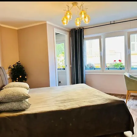 La Vie Est Belle A Apartament *